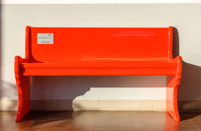 Milano: ATM, posata la terza panchina rossa in memoria di Alessandra Cità