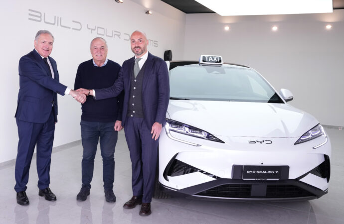 Siglata la partnership tra BYD e itTaxi: l’app dei taxi entra nell’infotainment di bordo