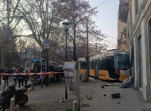 Milano: deraglia un tram, due morti e oltre 40 feriti