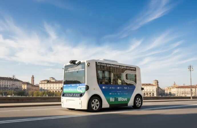 Torino si chiude la sperimentazione AuToMove: oltre 1100 chilometri percorsi e 450 corse