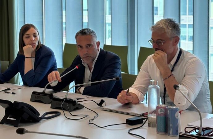 Lombardia: Treni regionali, l’assessore Lucente incontra i comitati dei pendolari