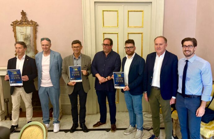 Lucca: parte il servizio notturno di Autolinee Toscane “E8 night”