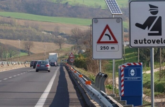 Autovelox: il ministro Salvini firma il decreto per l’omologazione e la disciplina dei dispositivi