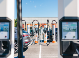 Più energia e potenze più elevate in meno tempo per le ricariche pubbliche in Europa