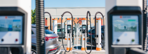 Più energia e potenze più elevate in meno tempo per le ricariche pubbliche in Europa